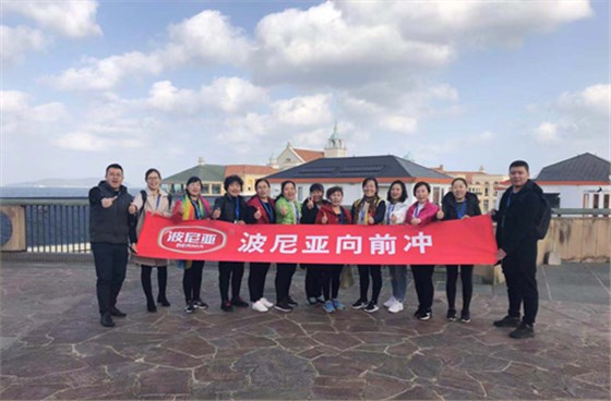 波尼亚旅游成员合影